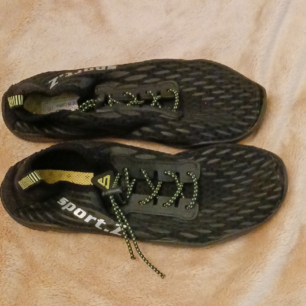 Men's Black and Green Athletic Shoes